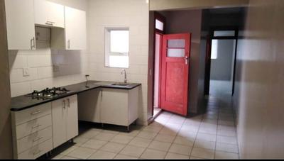 Cottage For Rent in Yeoville, Johannesburg