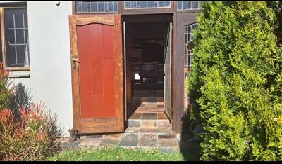 Cottage For Rent in Orange Grove, Johannesburg