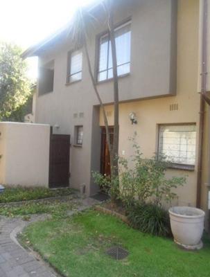 Duplex For Rent in Corlett Gardens, Johannesburg