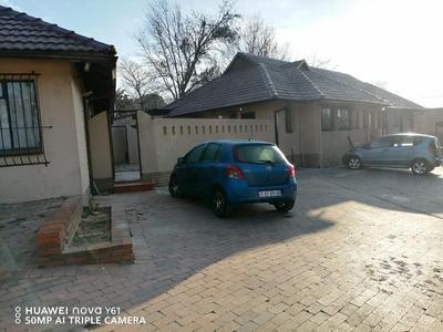 Cottage For Rent in Bramley View, Johannesburg