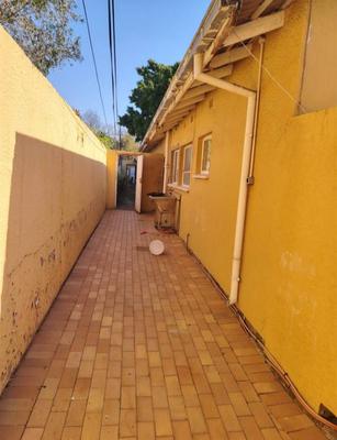 Cottage For Rent in Sunningdale Ridge, Johannesburg