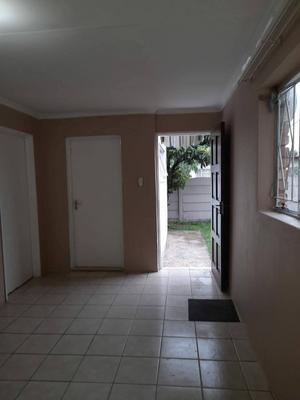 Cottage For Rent in South Crest, Alberton