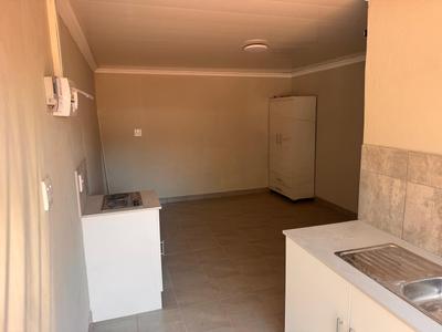 Studio Apartment For Rent in Wychwood, Germiston
